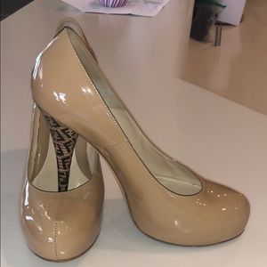 FENDI logo heel nude patten leather heels